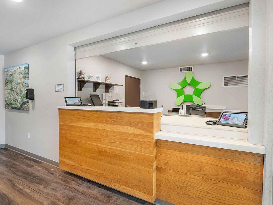 Lobby and Guest Check-in