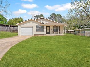 708 Hunter Dr, Rockdale, TX 76567