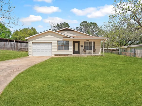 708 Hunter Dr, Rockdale, TX 76567