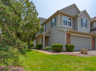 631 Creekside Cir, Gurnee, IL 60031