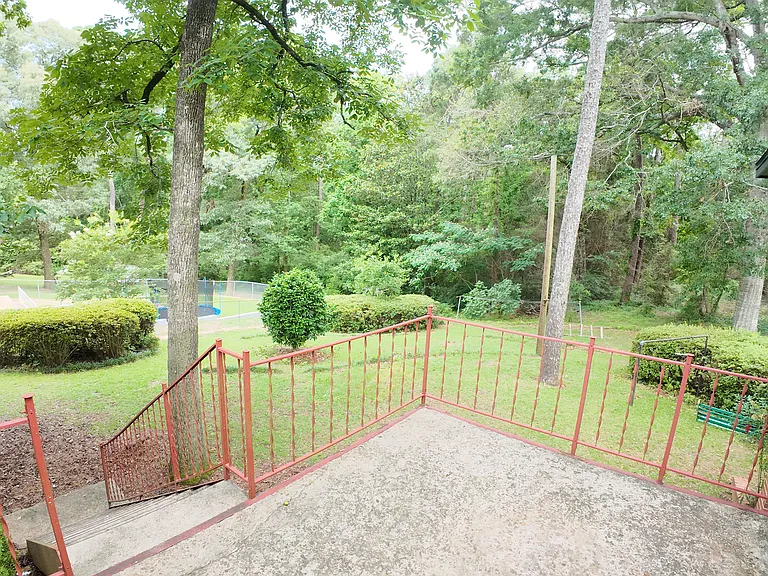 110 Willow Dr — Photo 40