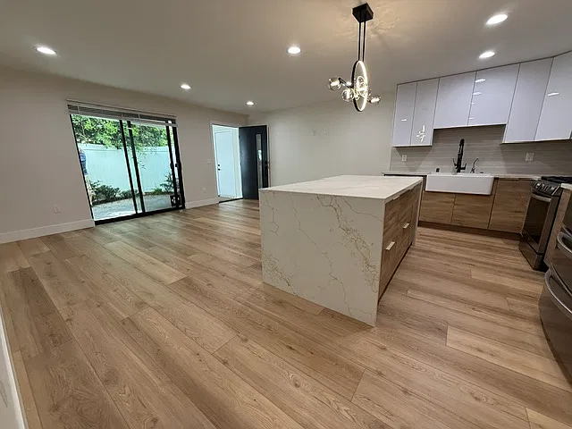 2 bed, 1000 sqft, $4,850 — Photo 3