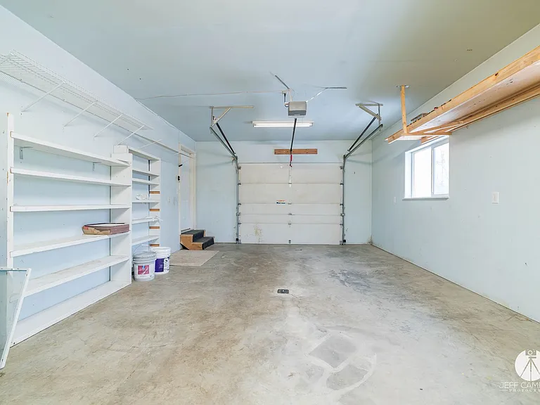 1100 W Nugget Ave — Photo 2