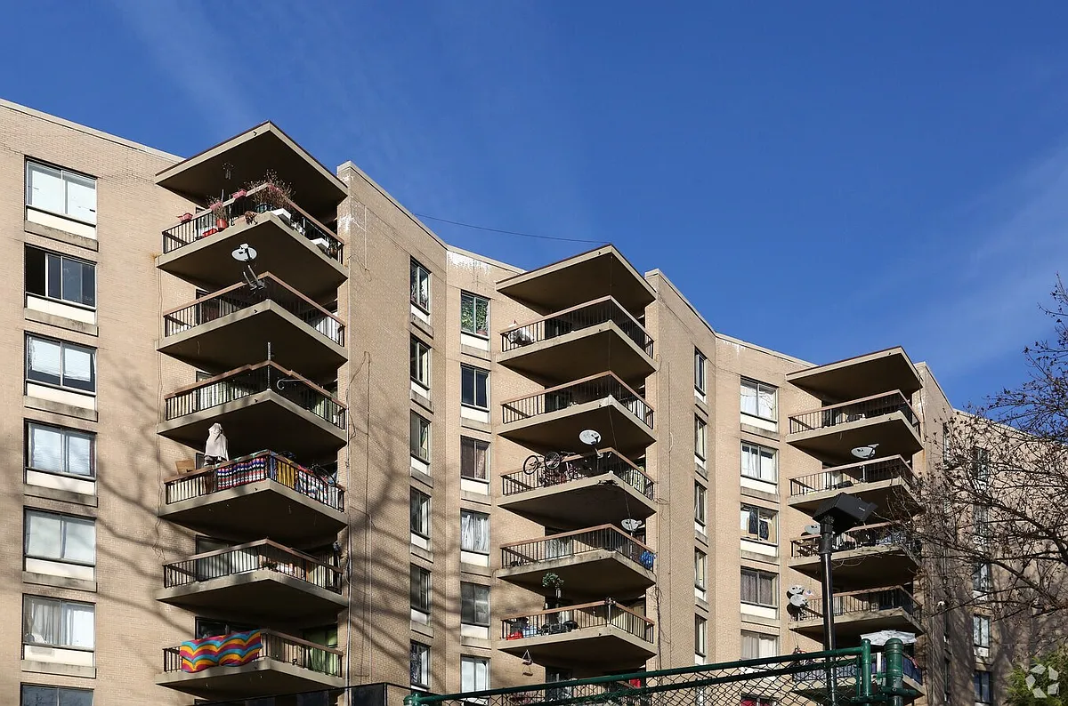 Building Photo - 120 Hillside Ave