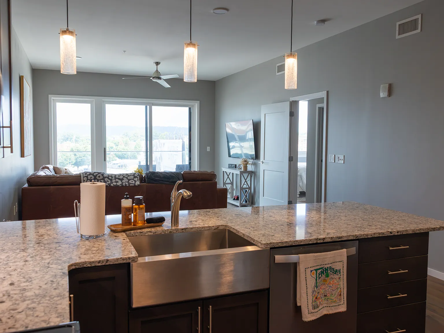 1 bed, 1.5 bath, 1085 sqft, $3,000 — Photo 2