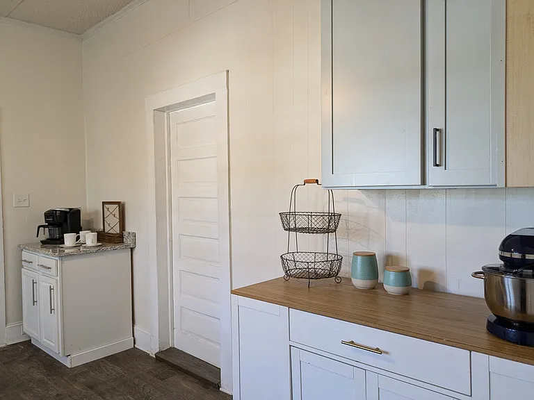 219 E Pressley Ave — Photo 16
