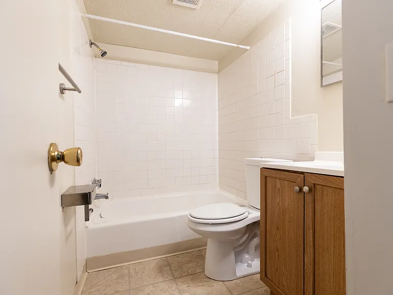 Versailles Castle Apartments — Photo 13
