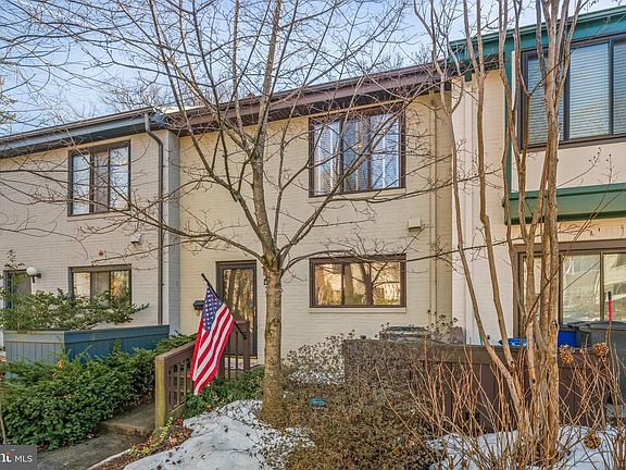 2nd image of 2046 Golf Course Dr