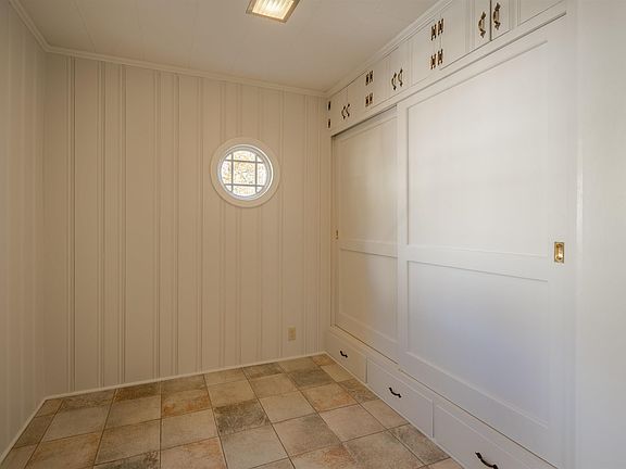 5th image of 3215 Powell Ave