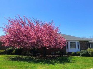 91 Brandywyne Dr, Florham Park, NJ 07932