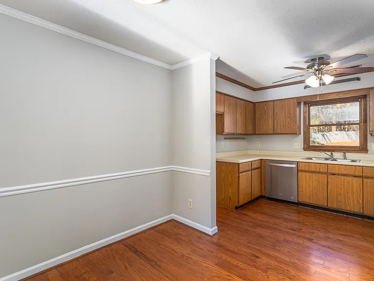 1149 Glendale Dr — Photo 11