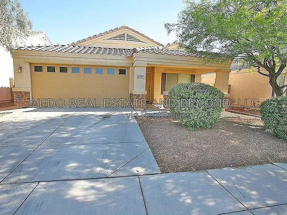 9902 W Melinda Ln