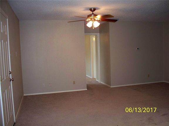4th image of 409 Duncan Way