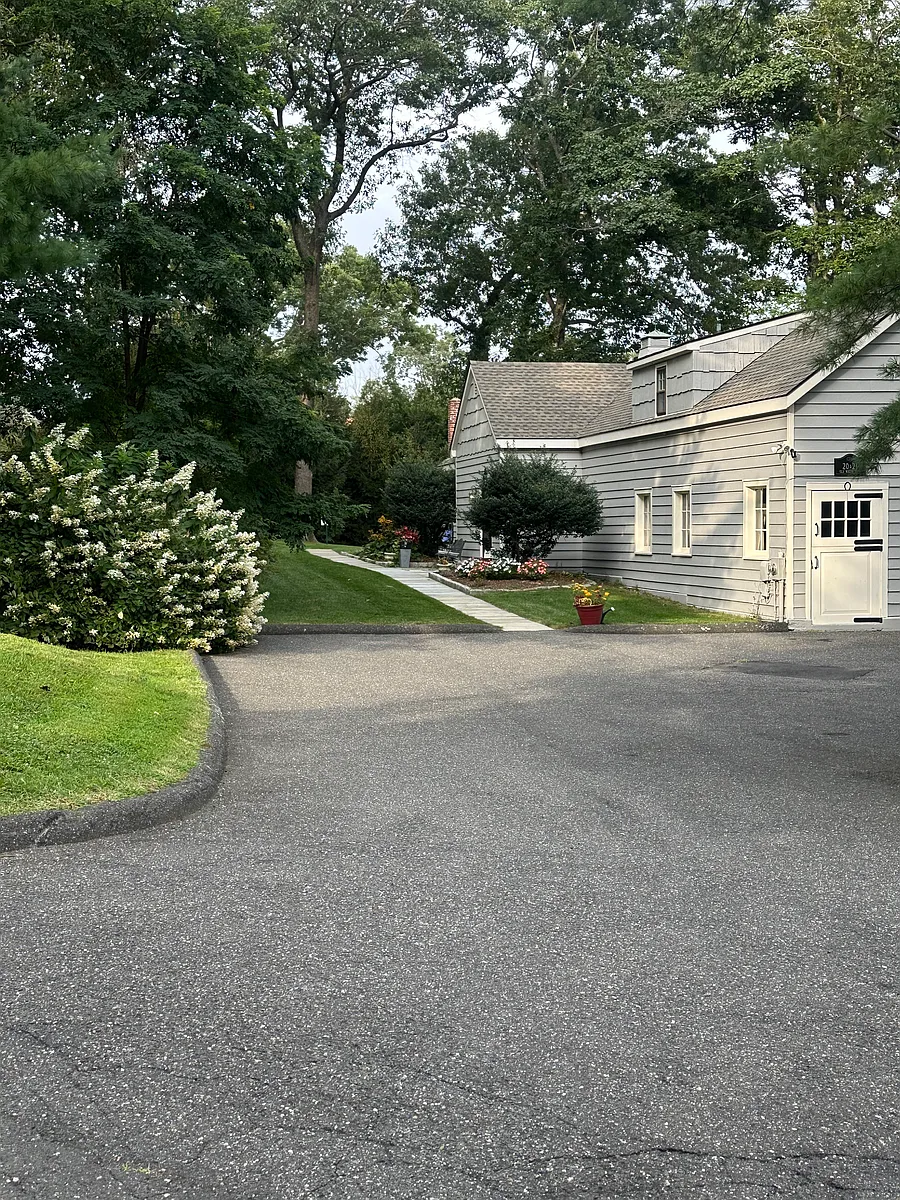 Building Photo - 20 Old Wagon Rd #1