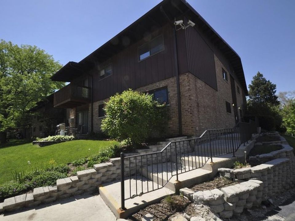 1st image of 100 Willow Ln #120