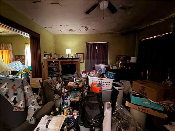 4th image of 927 Clyde St