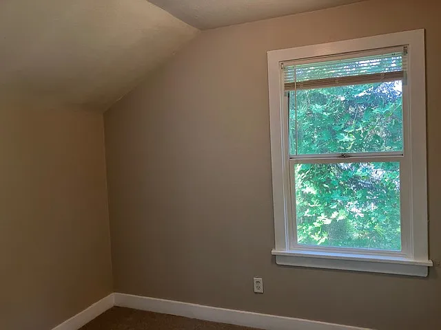 5915 Waller Rd E — Photo 18