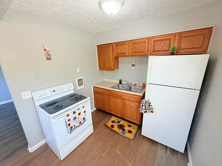 1437 Ambrose Ave #3 — Photo 8
