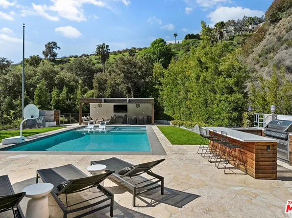 1255 N Bundy Dr, Los Angeles, CA 90049