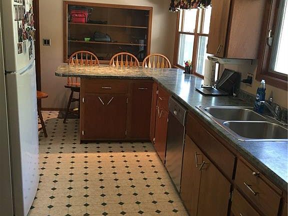 4th image of 321 Jewel Dr