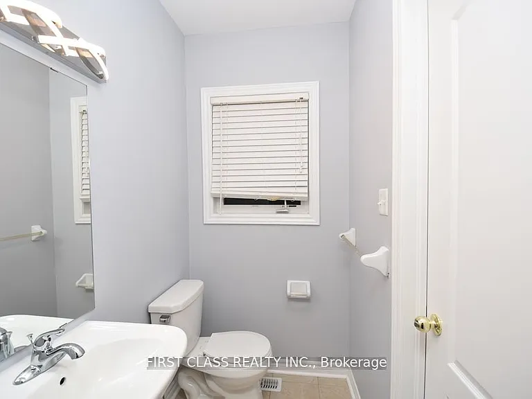 1542 Bruny Ave #UPPER — Photo 13