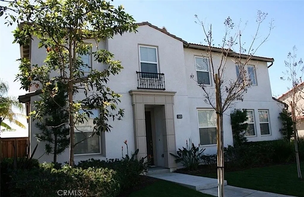 4 bed, 3.5 bath, 2435 sqft, $5,200 — Photo 1