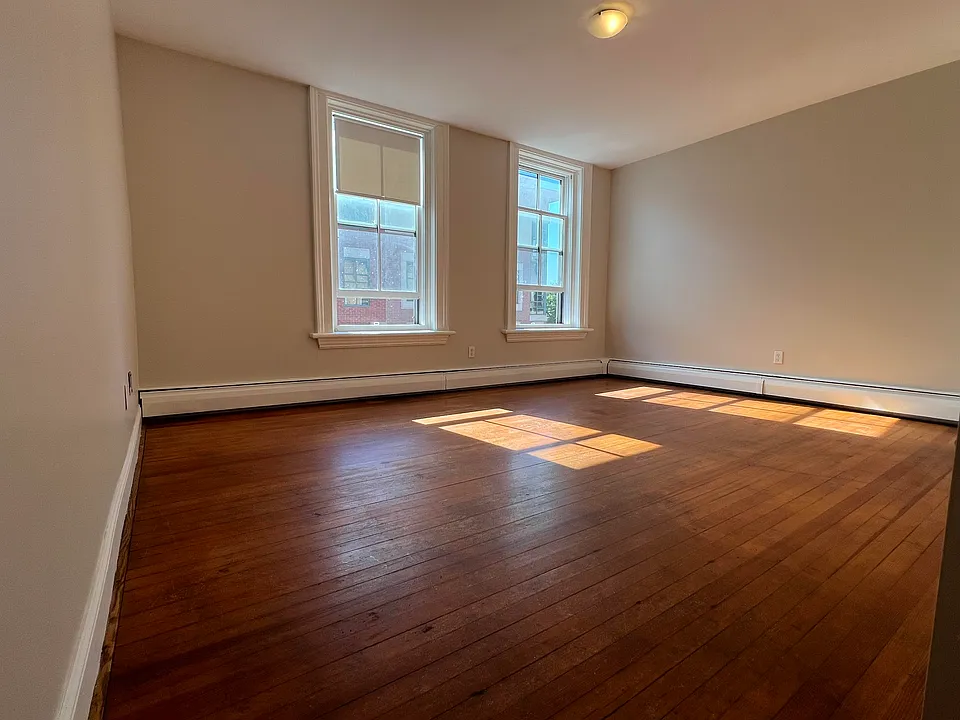 410 Main St #2