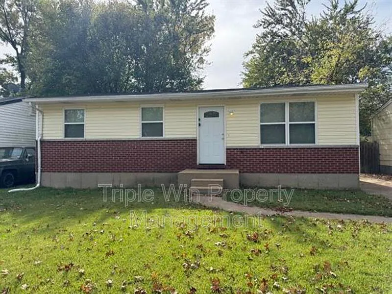 3 bed, 1.0 bath, 925 sqft, $1,400 — Photo 1