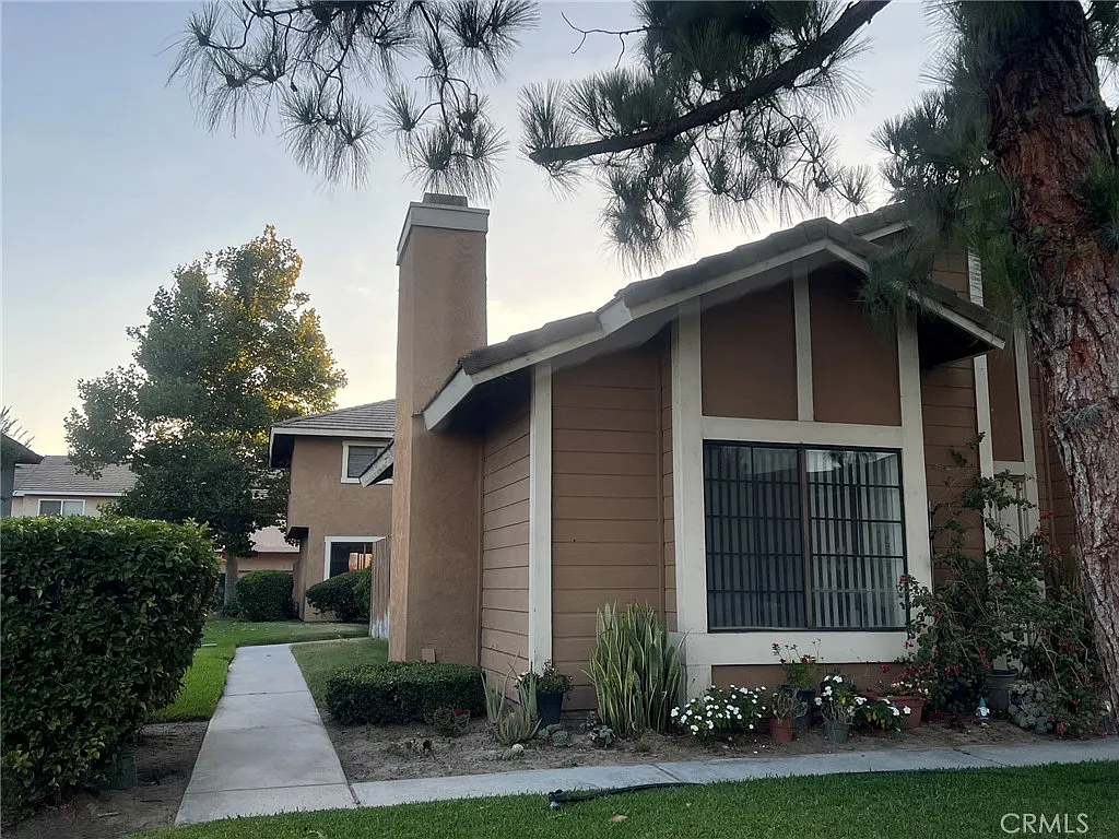3 bed, 1.5 bath, 1100 sqft, $2,750 — Photo 3