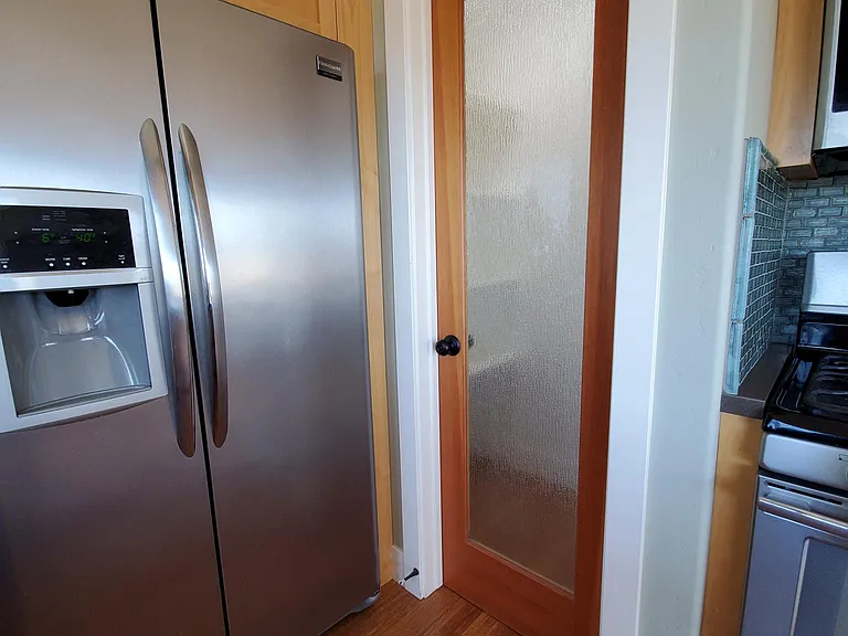 1012 Ella St — Photo 8