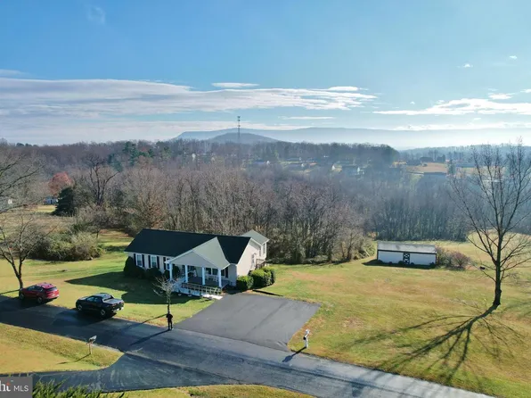 522 Manor Hill Dr, Toms Brook, VA 22660