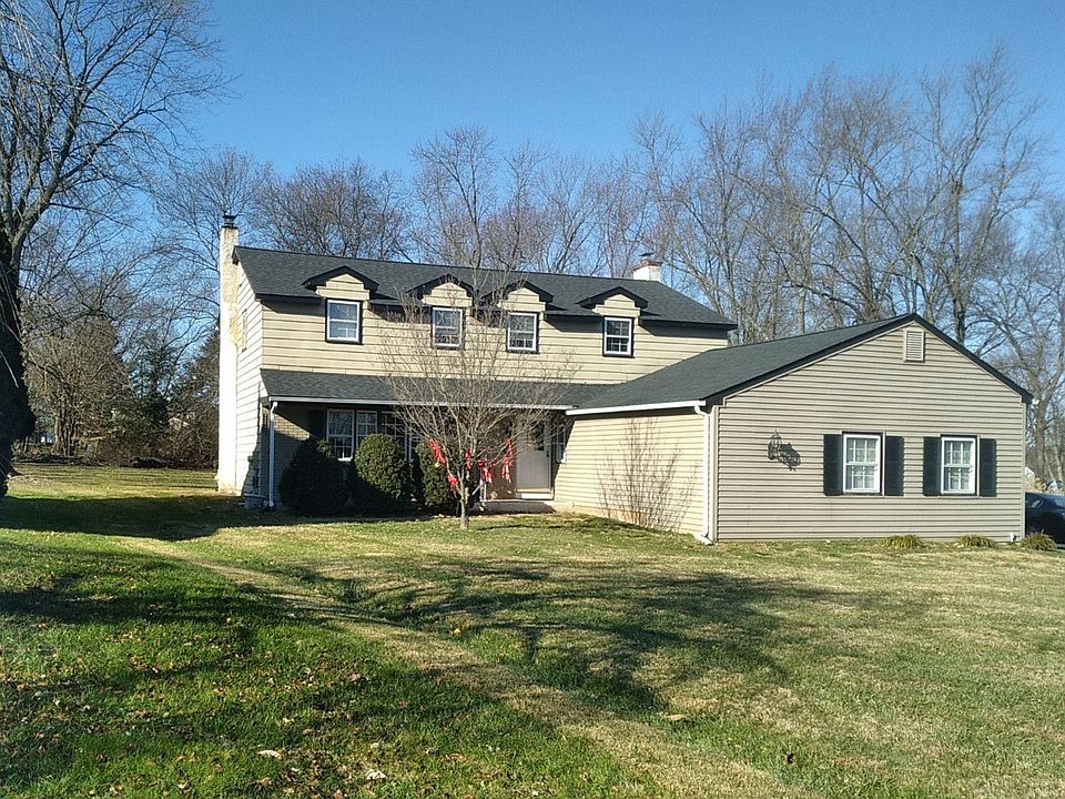 2nd image of 8 Beechwood Dr
