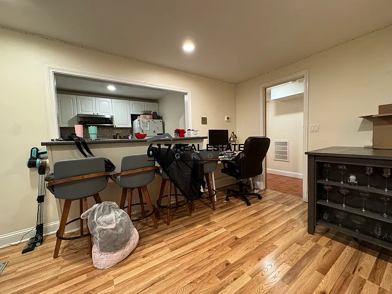 94 Pleasant St #1 — Photo 3
