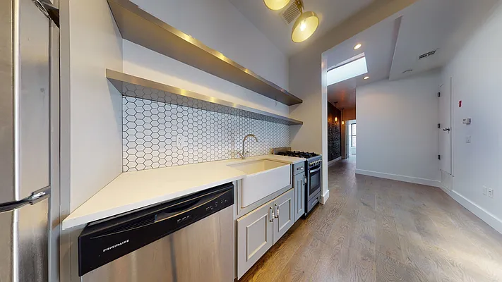 Rented by Bond New York | media 22