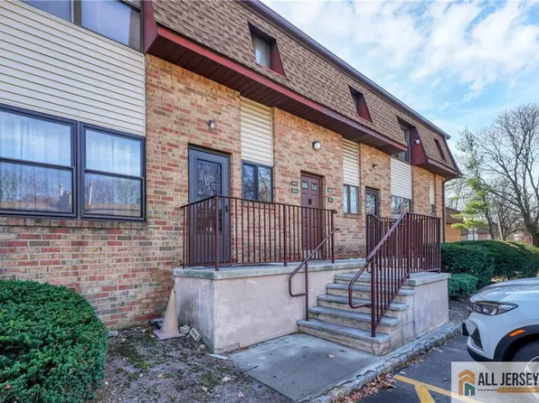202 N Oaks Blvd, North Brunswick, NJ 08902