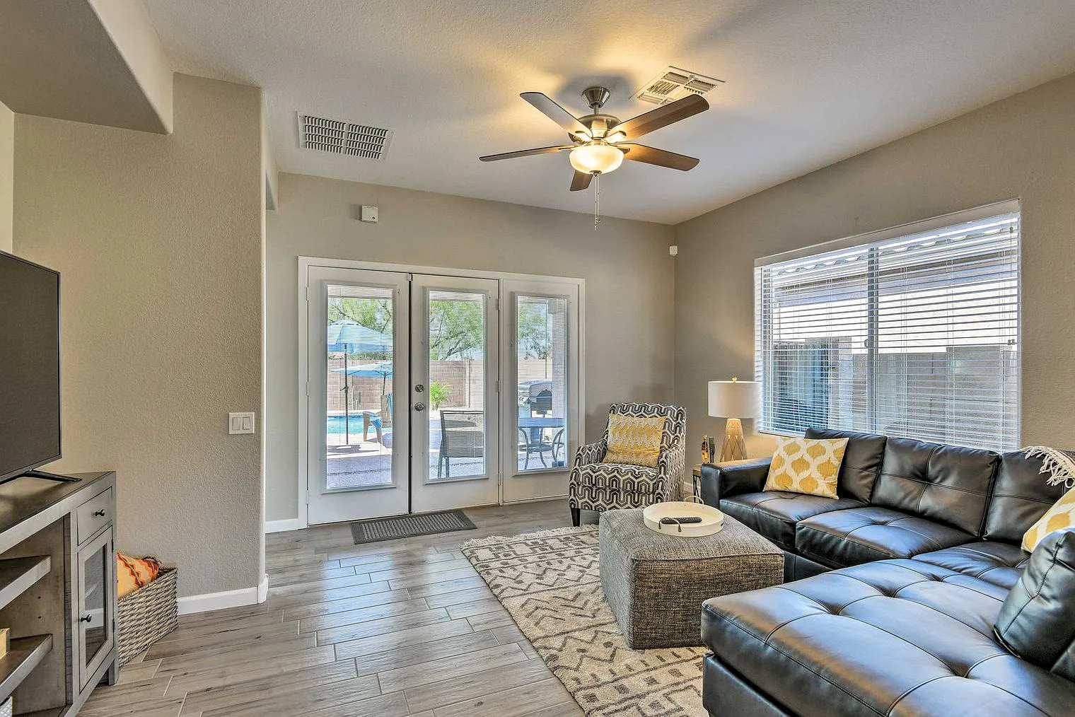 3 bed, 2.0 bath, 1291 sqft, $6,617 — Photo 3