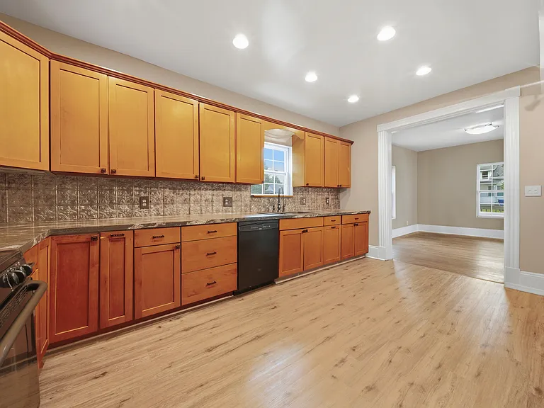 315 Blair Ave — Photo 4
