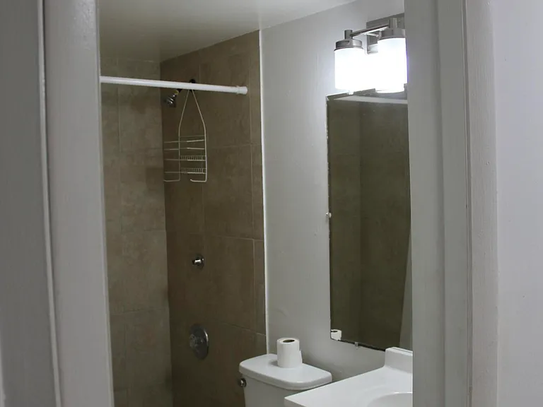175 Canterbury Dr W #175 — Photo 12