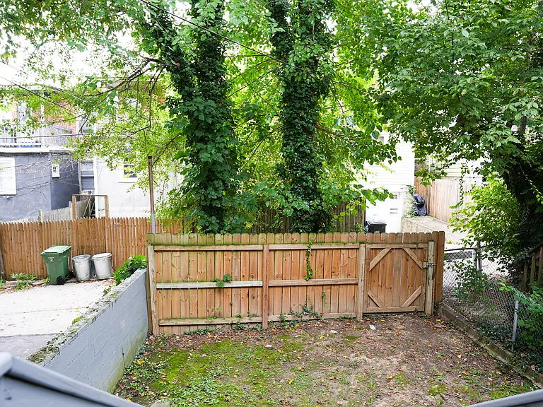 527 Chateau Ave — Photo 5