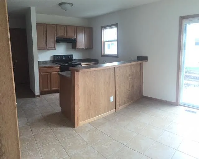 2 bed, 1.5 bath, 1100 sqft, $1,250 — Photo 2