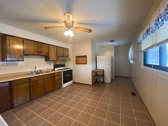 4th image of 2716 Vanderburg St
