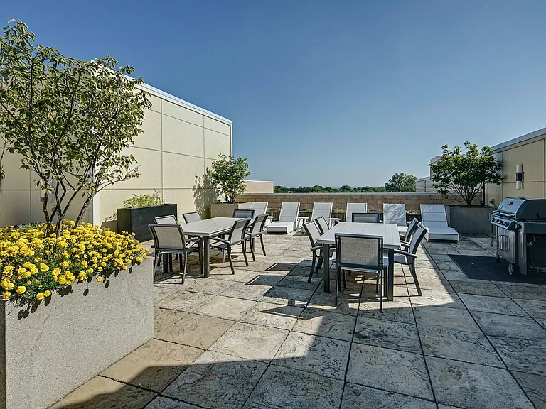 Evanston_amenity_rooftop grill