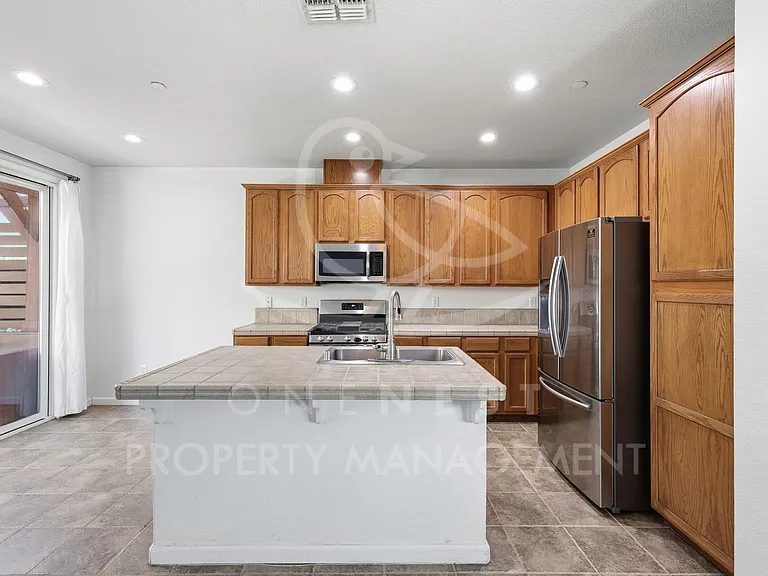 1070 Sierra View Cir #3 — Photo 12