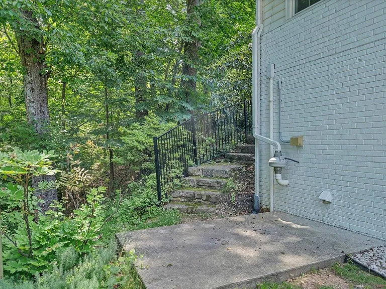 1814 Pelham Dr — Photo 36