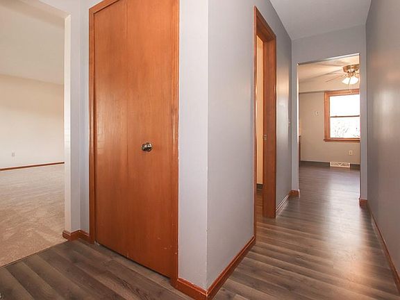 5th image of 8577 Oakridge Dr