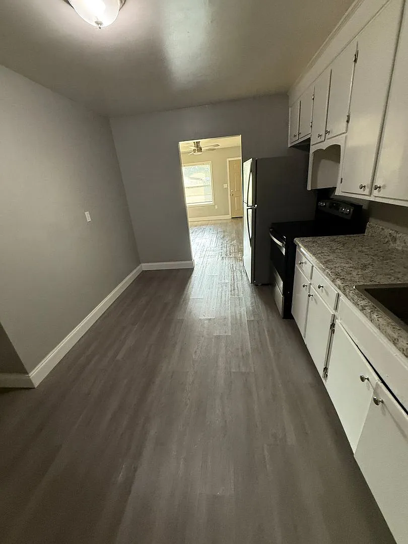 415 Lowther Street — Photo 2
