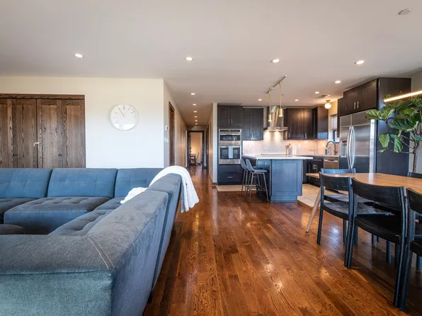 4 bed / 4.5 bath flat in South Plaza overlooking UMKC and Brookside Blvd