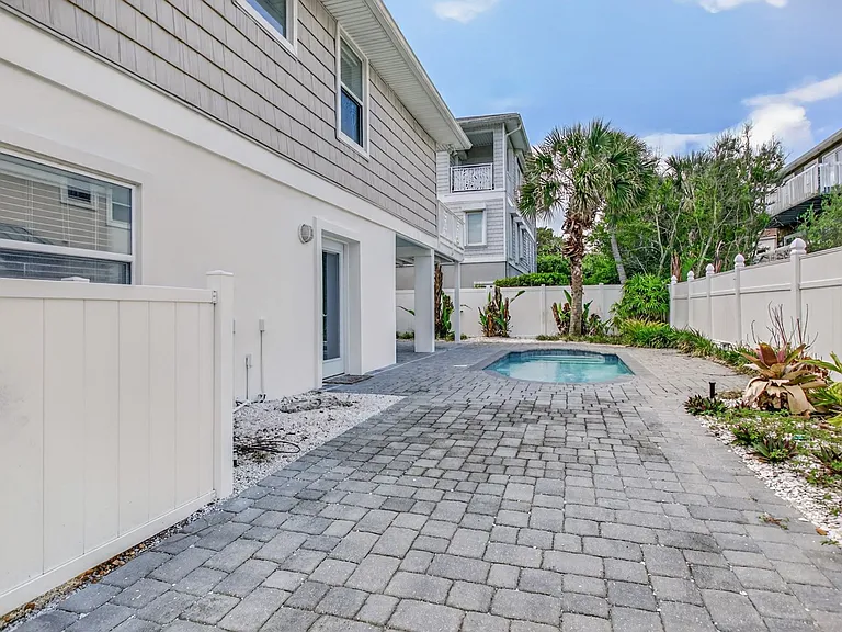 1766 Beach Ave — Photo 52
