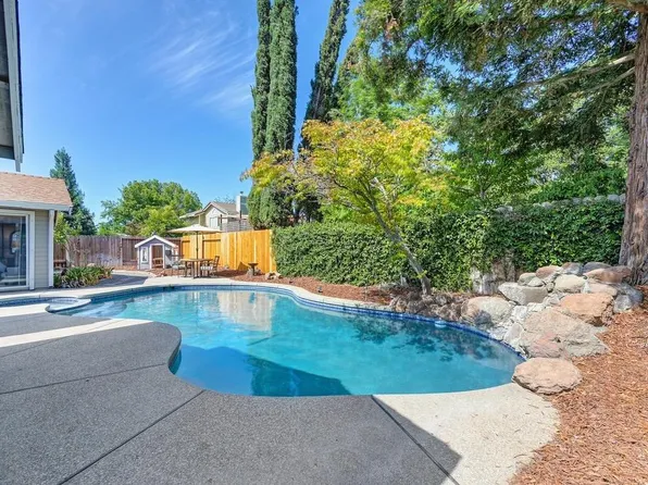 9443 Crowell Dr, Elk Grove, CA 95624