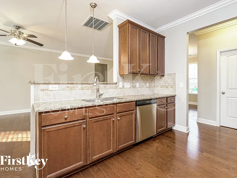 1643 Ashmead Ln — Photo 7